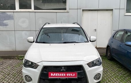 Mitsubishi Outlander III рестайлинг 3, 2011 год, 750 000 рублей, 1 фотография