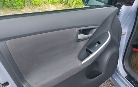 Toyota Prius, 2010 год, 1 050 000 рублей, 28 фотография