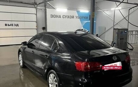 Volkswagen Jetta VI, 2011 год, 950 000 рублей, 6 фотография