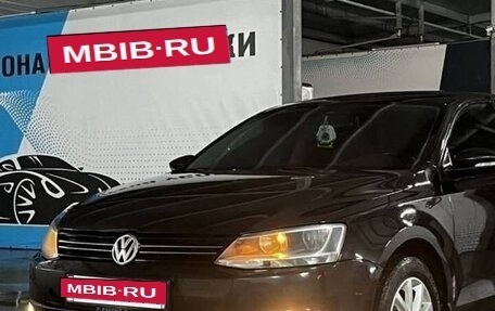 Volkswagen Jetta VI, 2011 год, 950 000 рублей, 4 фотография