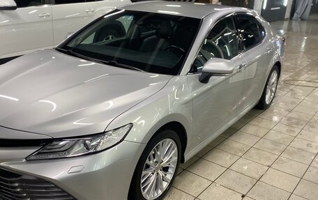 Toyota Camry, 2018 год, 2 650 000 рублей, 4 фотография