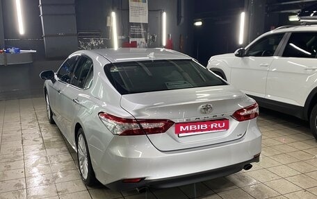 Toyota Camry, 2018 год, 2 650 000 рублей, 6 фотография