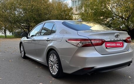 Toyota Camry, 2018 год, 2 650 000 рублей, 9 фотография