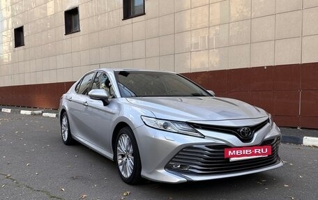 Toyota Camry, 2018 год, 2 650 000 рублей, 2 фотография