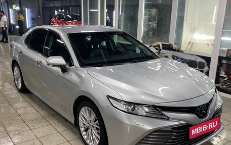 Toyota Camry, 2018 год, 2 650 000 рублей, 3 фотография
