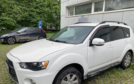 Mitsubishi Outlander III рестайлинг 3, 2011 год, 750 000 рублей, 5 фотография