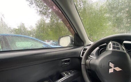 Mitsubishi Outlander III рестайлинг 3, 2011 год, 750 000 рублей, 16 фотография