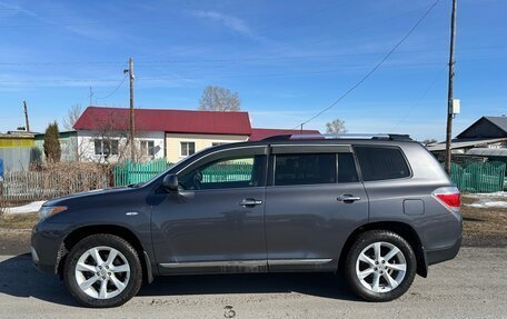 Toyota Highlander III, 2011 год, 2 200 000 рублей, 2 фотография