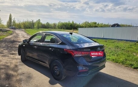 Hyundai Solaris II рестайлинг, 2018 год, 1 300 000 рублей, 4 фотография