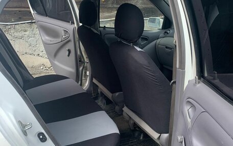 Toyota Platz, 2000 год, 230 000 рублей, 12 фотография