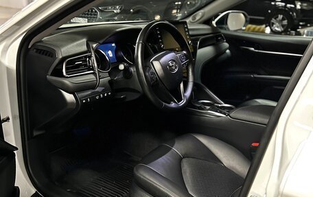 Toyota Camry, 2021 год, 3 900 000 рублей, 10 фотография