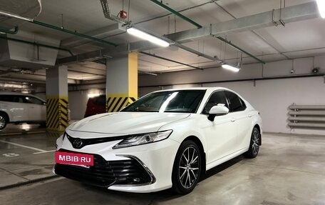 Toyota Camry, 2021 год, 3 900 000 рублей, 2 фотография