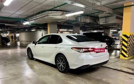 Toyota Camry, 2021 год, 3 900 000 рублей, 4 фотография
