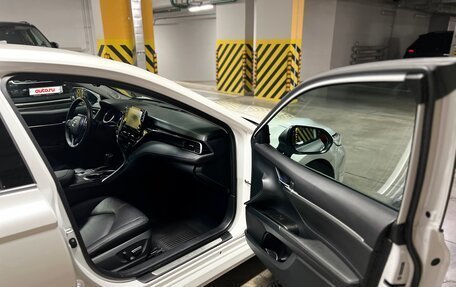 Toyota Camry, 2021 год, 3 900 000 рублей, 14 фотография