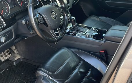 Volkswagen Touareg III, 2011 год, 1 750 000 рублей, 8 фотография