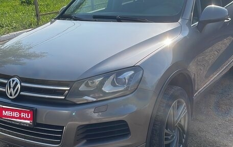 Volkswagen Touareg III, 2011 год, 1 750 000 рублей, 2 фотография
