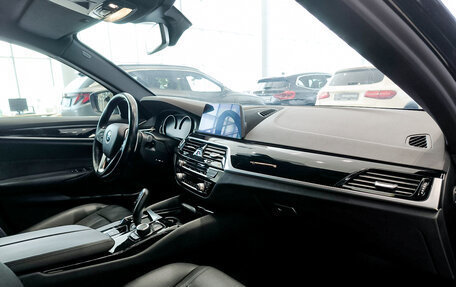 BMW 5 серия, 2019 год, 3 395 000 рублей, 13 фотография