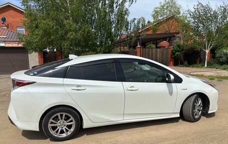 Toyota Prius IV XW50, 2016 год, 1 770 000 рублей, 7 фотография