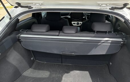 Toyota Prius IV XW50, 2016 год, 1 770 000 рублей, 12 фотография