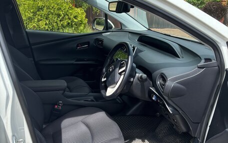 Toyota Prius IV XW50, 2016 год, 1 770 000 рублей, 14 фотография