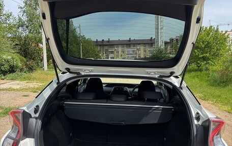 Toyota Prius IV XW50, 2016 год, 1 770 000 рублей, 11 фотография