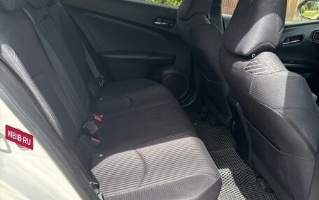 Toyota Prius IV XW50, 2016 год, 1 770 000 рублей, 13 фотография