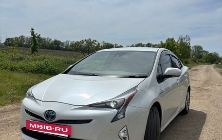 Toyota Prius IV XW50, 2016 год, 1 770 000 рублей, 2 фотография