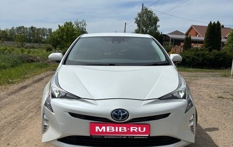 Toyota Prius IV XW50, 2016 год, 1 770 000 рублей, 3 фотография