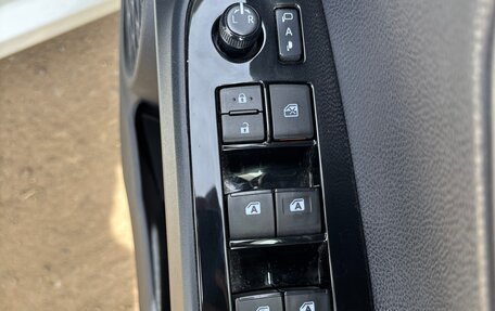 Toyota Prius IV XW50, 2016 год, 1 770 000 рублей, 16 фотография