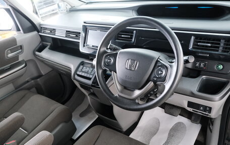 Honda Stepwgn IV, 2017 год, 1 859 000 рублей, 12 фотография