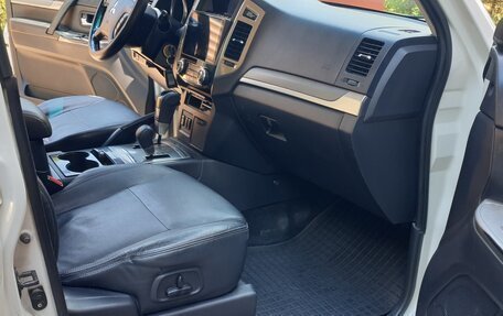 Mitsubishi Pajero IV, 2014 год, 2 650 000 рублей, 10 фотография