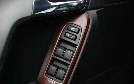 Toyota Land Cruiser Prado 150 рестайлинг 2, 2015 год, 4 187 000 рублей, 15 фотография