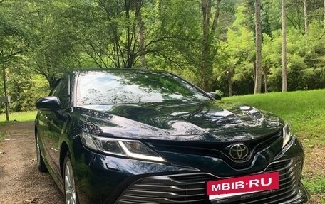 Toyota Camry, 2018 год, 3 200 000 рублей, 2 фотография