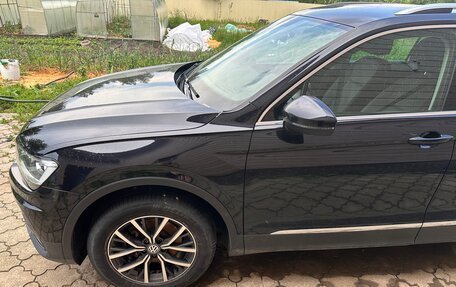 Volkswagen Tiguan II, 2020 год, 2 600 000 рублей, 2 фотография