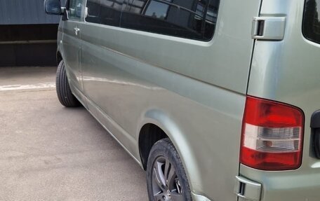Volkswagen Caravelle T5, 2005 год, 1 290 000 рублей, 3 фотография