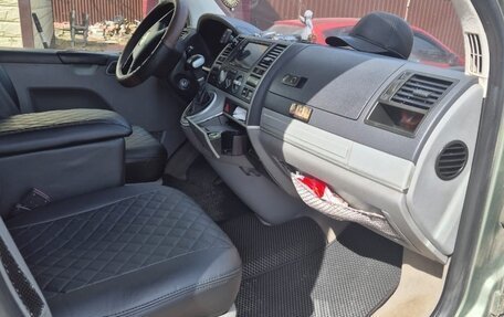 Volkswagen Caravelle T5, 2005 год, 1 290 000 рублей, 6 фотография