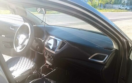 Hyundai Solaris II рестайлинг, 2021 год, 1 570 000 рублей, 1 фотография