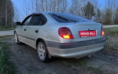 Toyota Avensis III рестайлинг, 1999 год, 300 000 рублей, 5 фотография