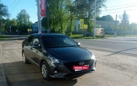 Hyundai Solaris II рестайлинг, 2021 год, 1 570 000 рублей, 2 фотография