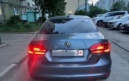 Volkswagen Jetta VI, 2013 год, 1 200 000 рублей, 2 фотография