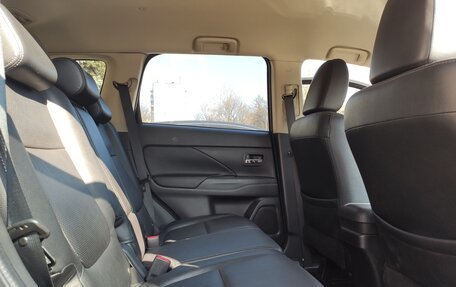 Mitsubishi Outlander III рестайлинг 3, 2014 год, 1 360 000 рублей, 7 фотография