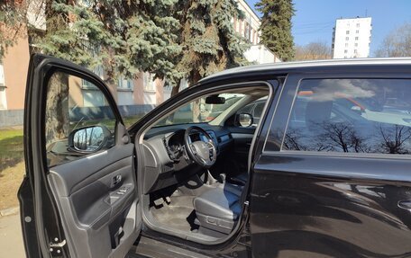 Mitsubishi Outlander III рестайлинг 3, 2014 год, 1 360 000 рублей, 9 фотография