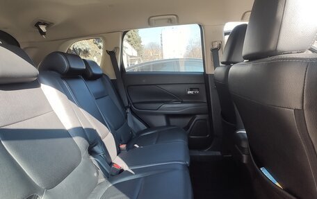 Mitsubishi Outlander III рестайлинг 3, 2014 год, 1 360 000 рублей, 6 фотография