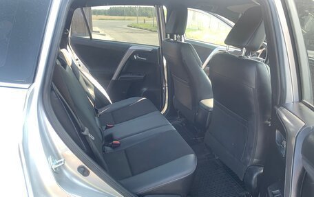 Toyota RAV4, 2016 год, 2 650 000 рублей, 14 фотография