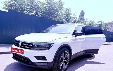Volkswagen Tiguan II, 2019 год, 3 300 000 рублей, 3 фотография