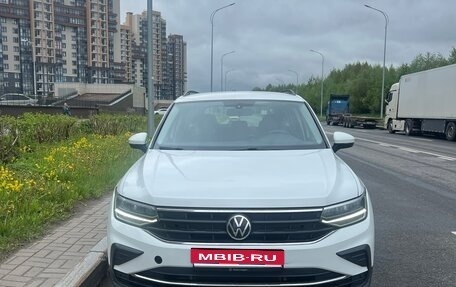 Volkswagen Tiguan II, 2021 год, 2 500 000 рублей, 1 фотография