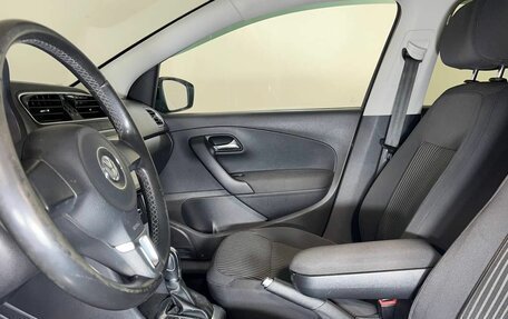 Volkswagen Polo VI (EU Market), 2011 год, 690 000 рублей, 25 фотография
