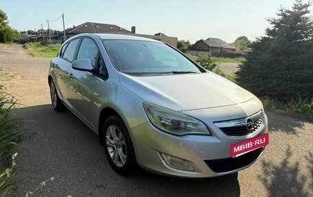 Opel Astra J, 2010 год, 620 000 рублей, 3 фотография