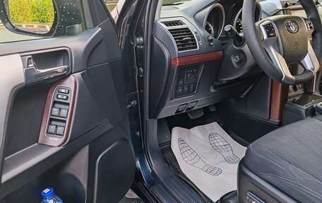 Toyota Land Cruiser Prado 150 рестайлинг 2, 2015 год, 3 350 000 рублей, 16 фотография