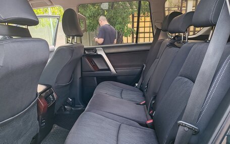 Toyota Land Cruiser Prado 150 рестайлинг 2, 2015 год, 3 350 000 рублей, 14 фотография
